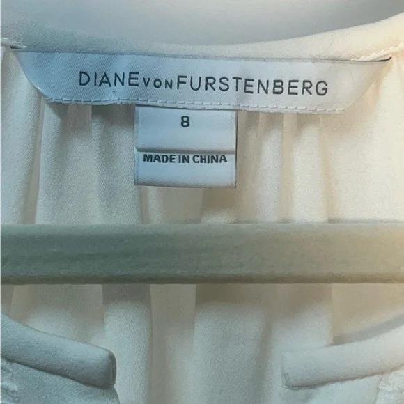 Diane van Fulstberger Elegant Cream Lace Blouse - Picture 4 of 8